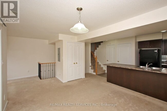 Building Photo - 3250-3250 Bentley Dr