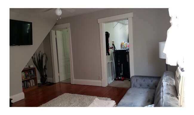 Building Photo - 619 Western Ave