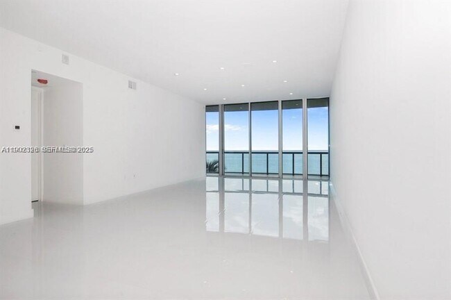 Foto del edificio - 6799 Collins Ave