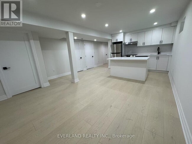 Building Photo - 116 Redondo Dr