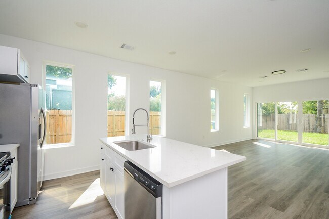 Foto del edificio - 4358 Clover St