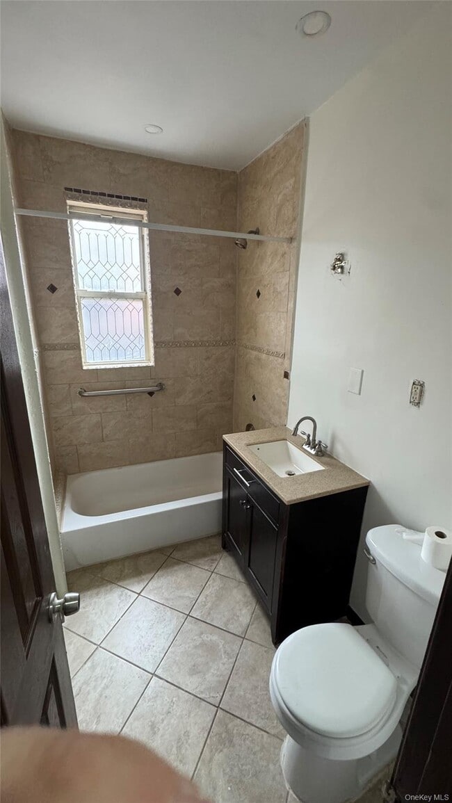 Foto del edificio - 686 E 98th St