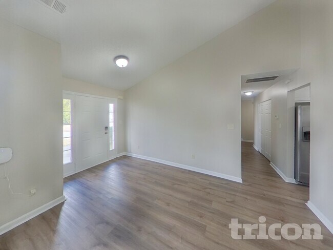 Foto del edificio - 4875 Larkspur Ln