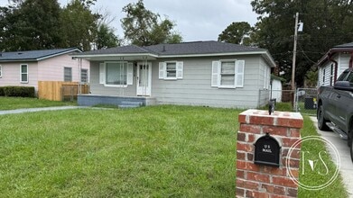 Building Photo - 1514 Heron St Building Photo - 1514 Heron St