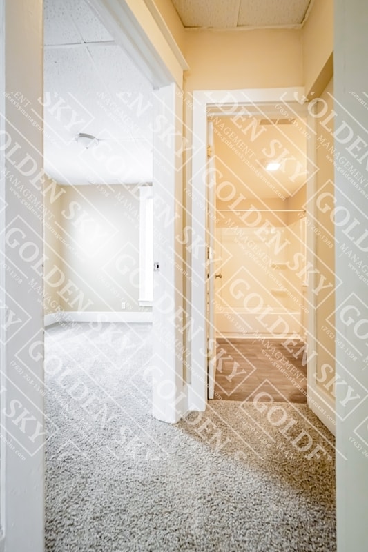 Building Photo - 907 S Beacon St