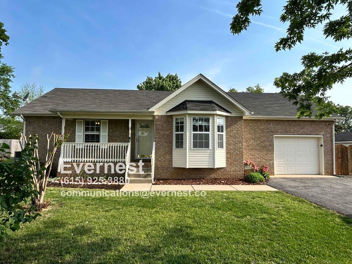 Primary Photo - Inviting 3-Bedroom Home with Modern Featur...