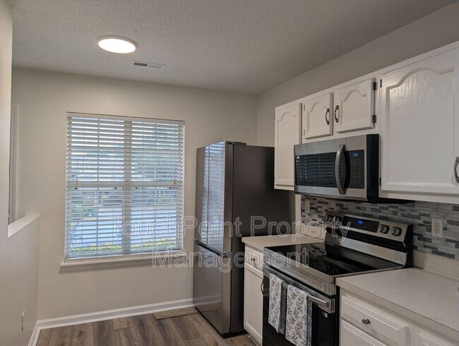 Foto del edificio - 9216 4 Mile Creek Rd
