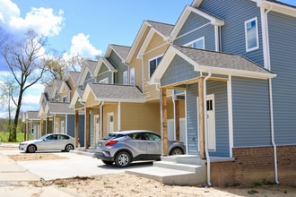 Building Photo - 1 Honey Locust Ln