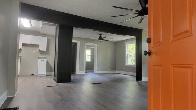 Building Photo - 2036 Aberdeen Ave