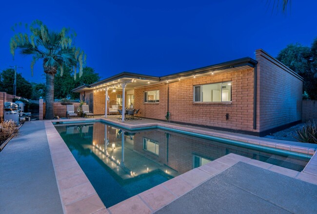 Building Photo - Fully furnished Tempe home with gorgeous b...