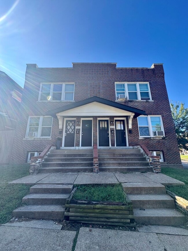 Building Photo - 3694 Montana St