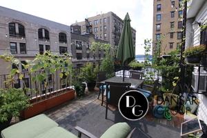 Building Photo - 315 W 100th St