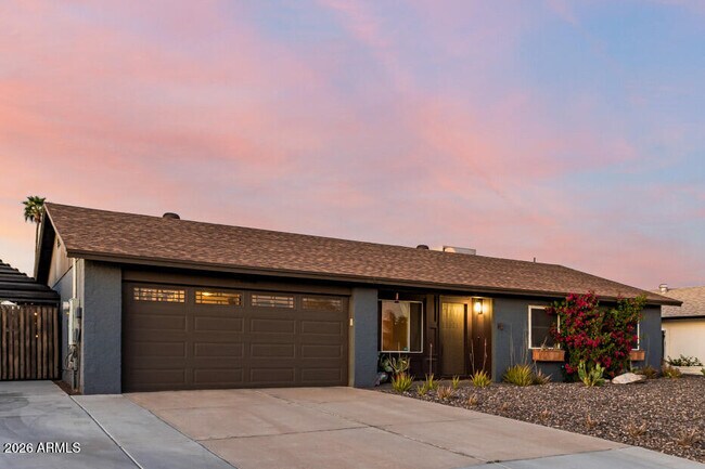 Building Photo - 2200 N Los Altos Dr
