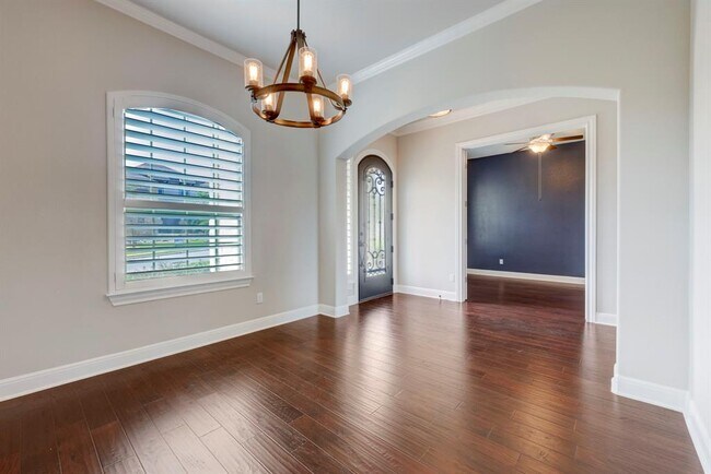 Building Photo - 3504 Venezia View