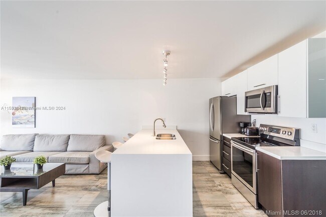 Foto del edificio - 1717 N Bayshore Dr