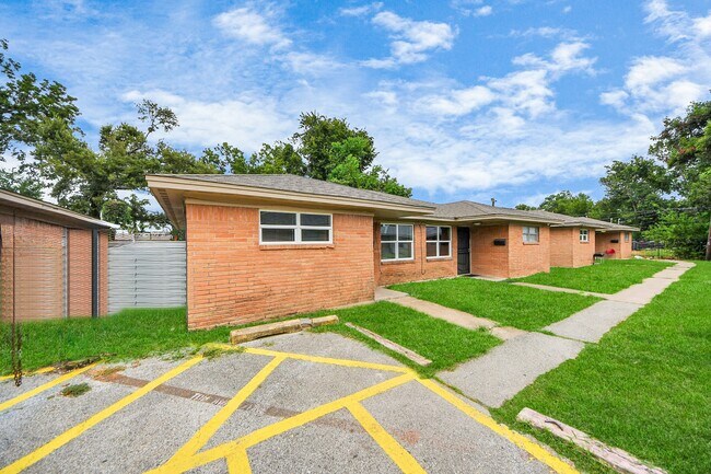 Building Photo - 5441 Minden St