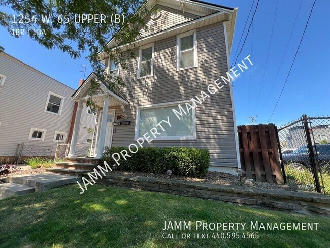 Building Photo - Remodeled Heart of Gordon Square - 1 bed 1...