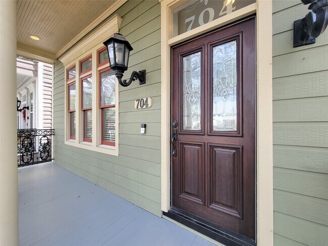 Foto del edificio - 704 E 9th St