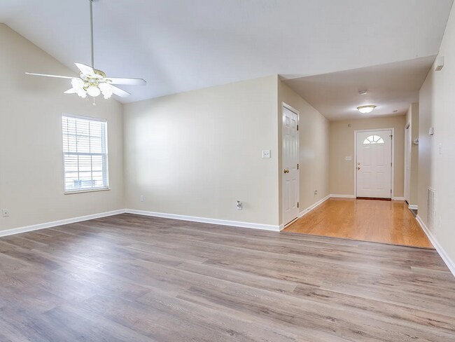 Foto del edificio - 947 Spring Park Rd