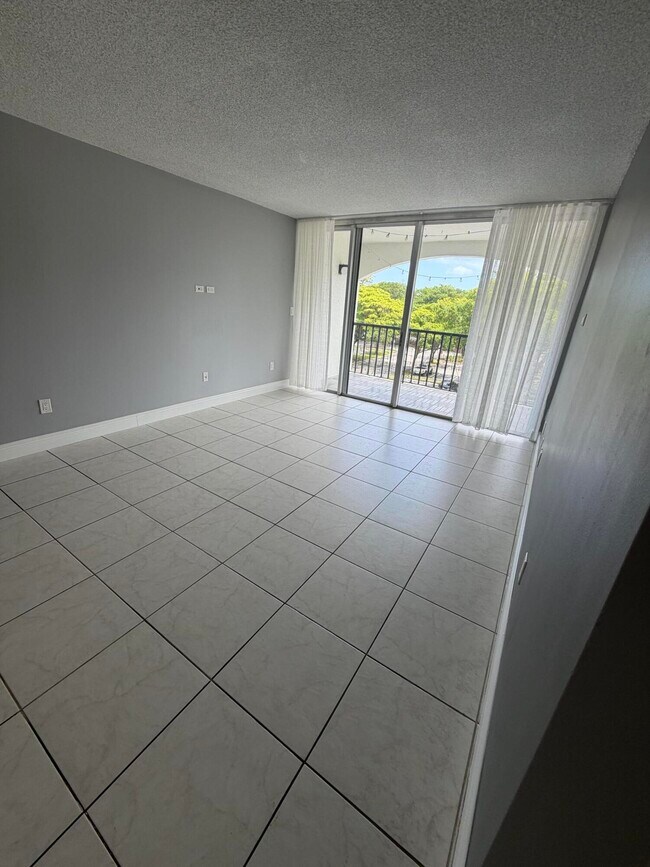 Foto del edificio - 2160 SW 16th St