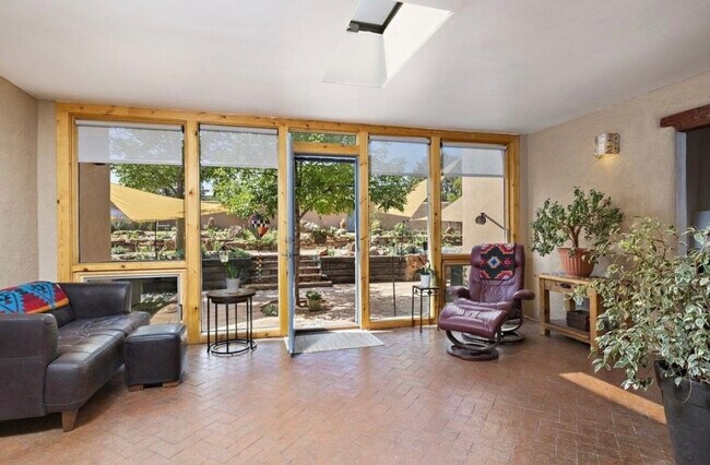 Building Photo - 10 Monte Alto Pl