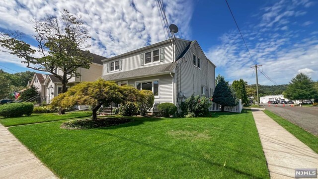 Building Photo - 106 6th Ave
