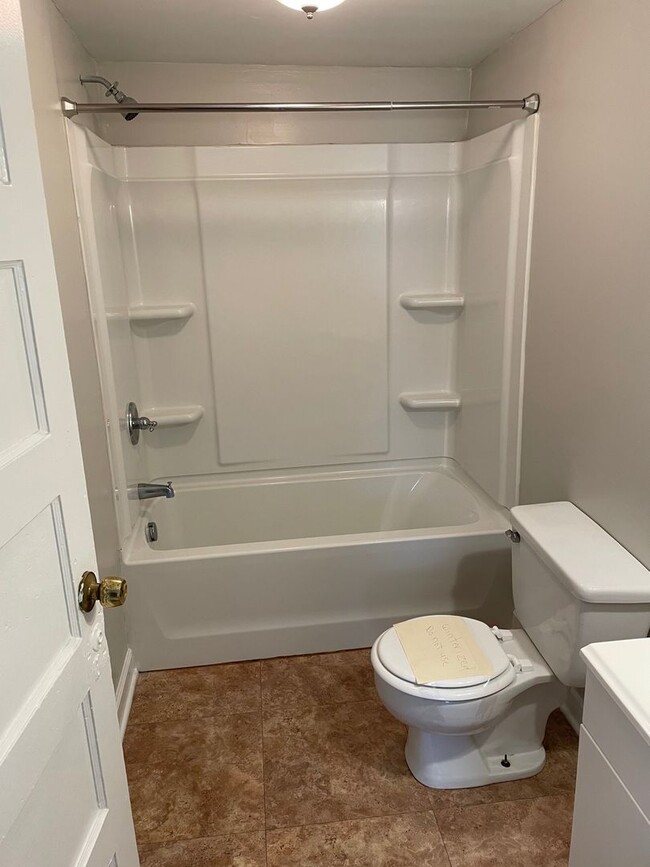 Building Photo - 1239 N. Jackson Avenue