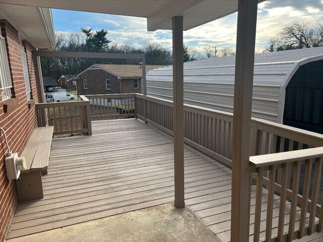 Building Photo - 614 Greenwich Cir