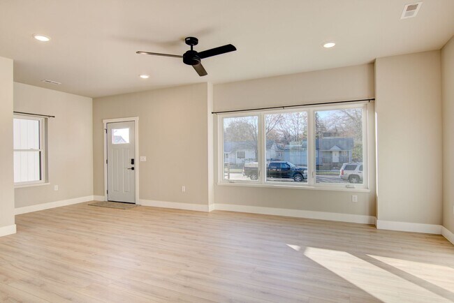 Foto del edificio - Brand New Luxury Townhomes: 3BR, 2.5Bath A...
