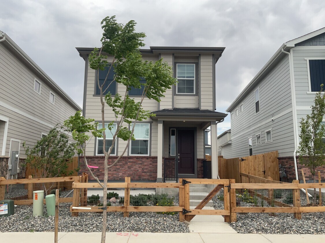 Foto principal - 324 N Addison Way