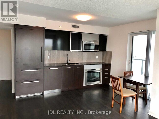Photo du bâtiment - 5168-5168 Yonge St