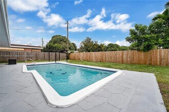 Building Photo - 2441 Tarpon Dr