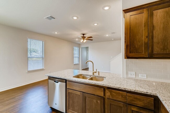 Building Photo - No Carpet! Gated 3 Bedroom Townhome