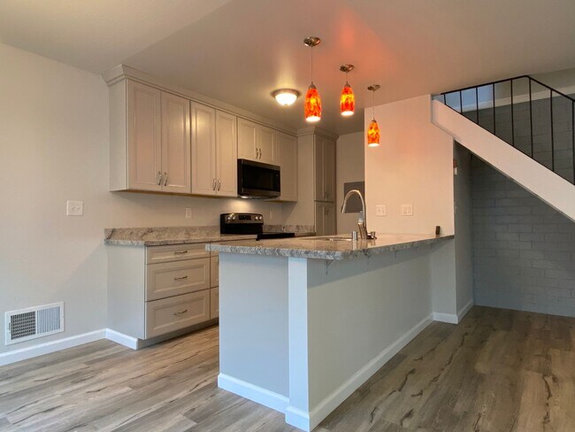 Foto del edificio - Rare Gem in Capitola's Jewel Box Coming Soon