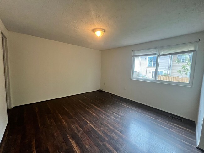Building Photo - Charming 3 BR/2.5 BA Townhome in Germantown!