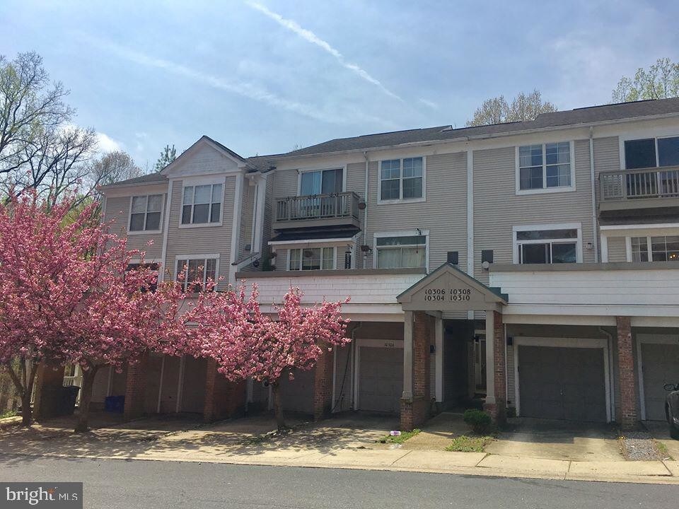 Foto principal - 10310 Royal Woods Ct