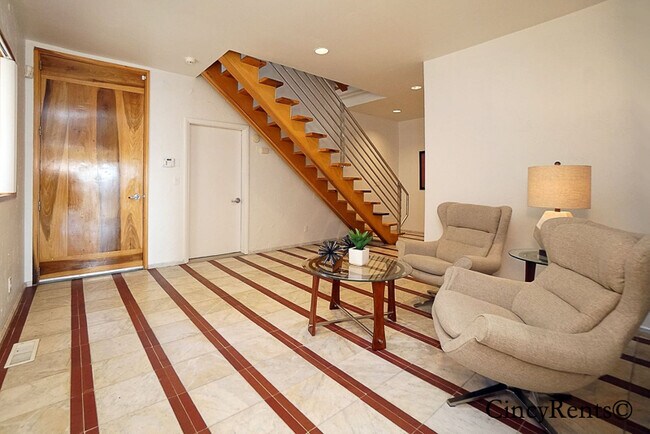 Foto del edificio - 1241 Martin Dr