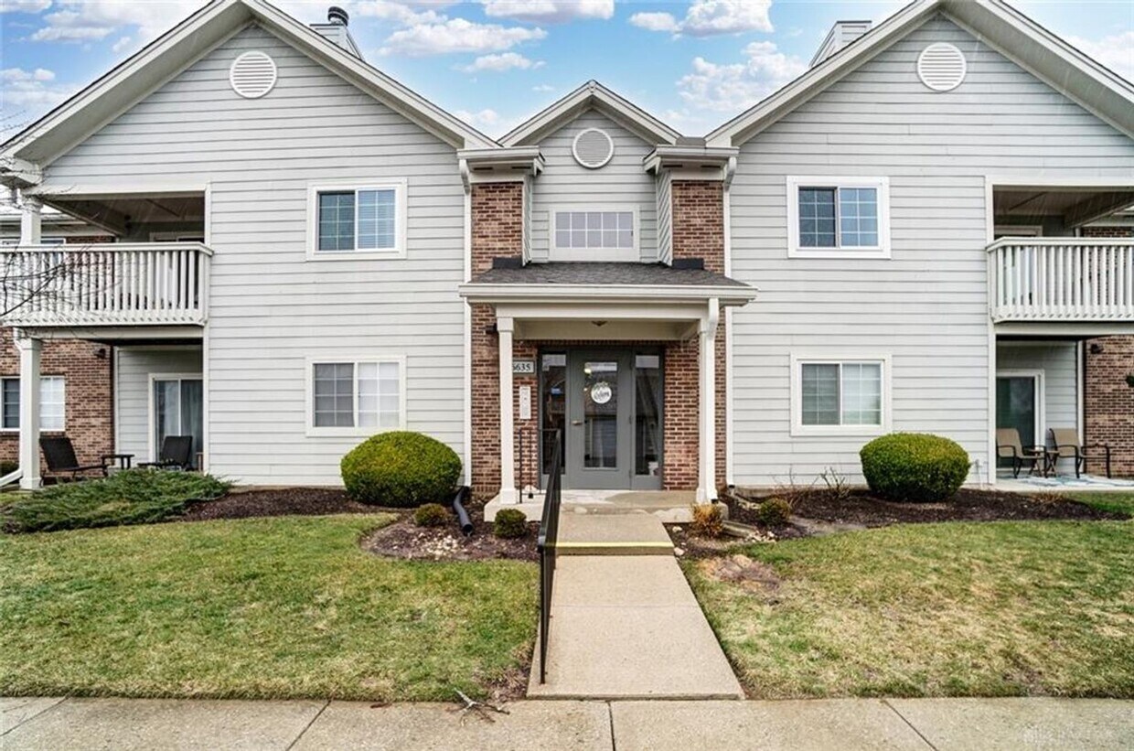 Primary Photo - Gorgeous 2 Bedroom/2 Bath Condo in Centerv...