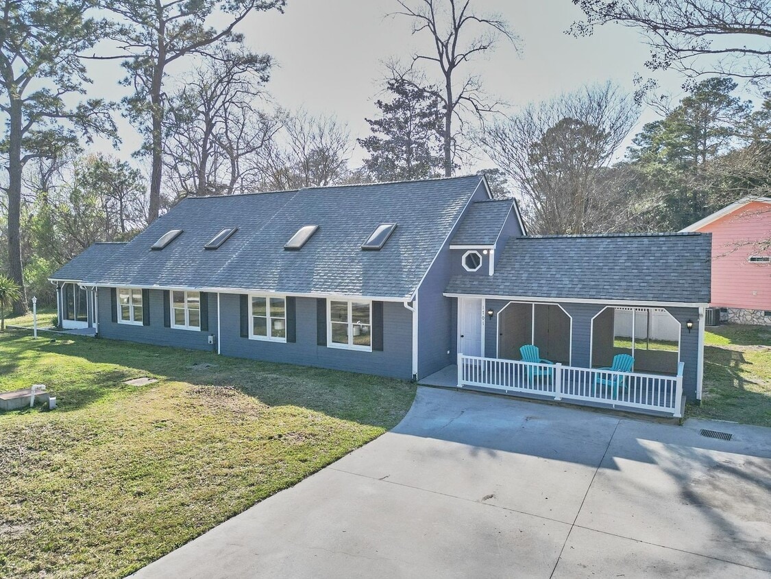 Primary Photo - 1701 Point Windward Pl SW