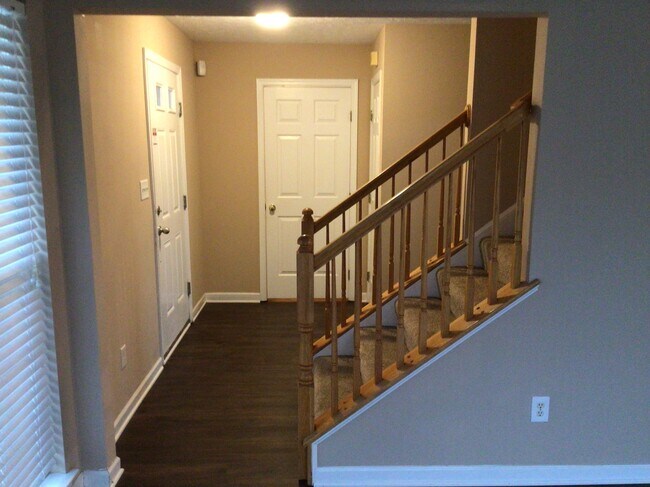 Foto del edificio - 471 Harpwood Dr
