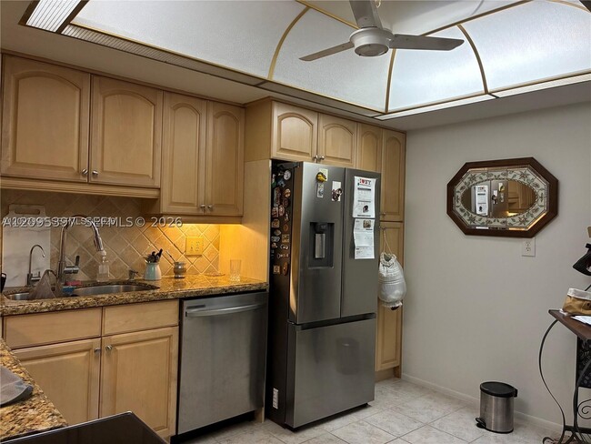 Building Photo - 1351 NE Miami Gardens Dr