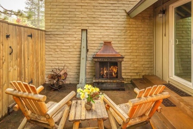 Foto del edificio - 180 Grass Valley Rd