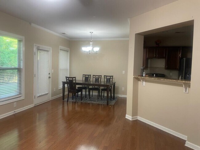 Building Photo - 1585 Faircrest Ln