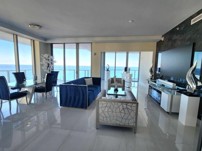 Foto del edificio - 3100 N Ocean Dr