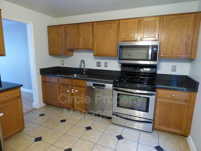 Building Photo - 7405 Duddington Dr