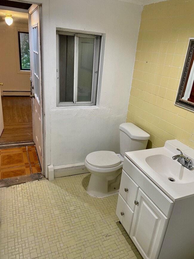 Baño - 1077 Martinstein Ave