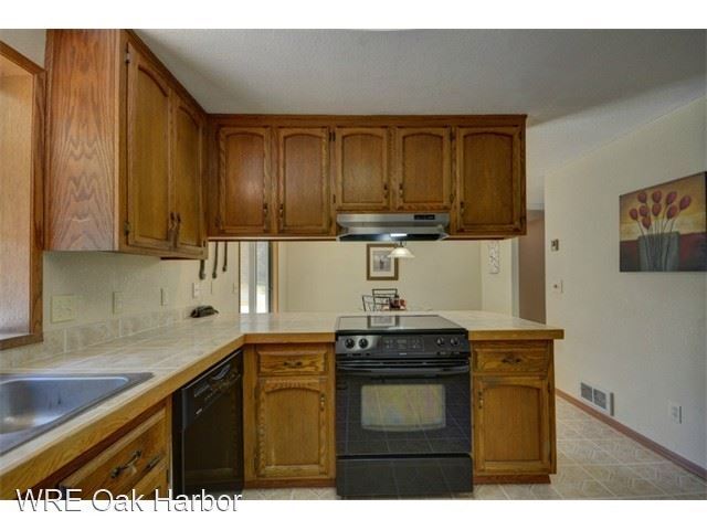 Building Photo - 3 br, 1.5 bath House - 1955 Buckthorn