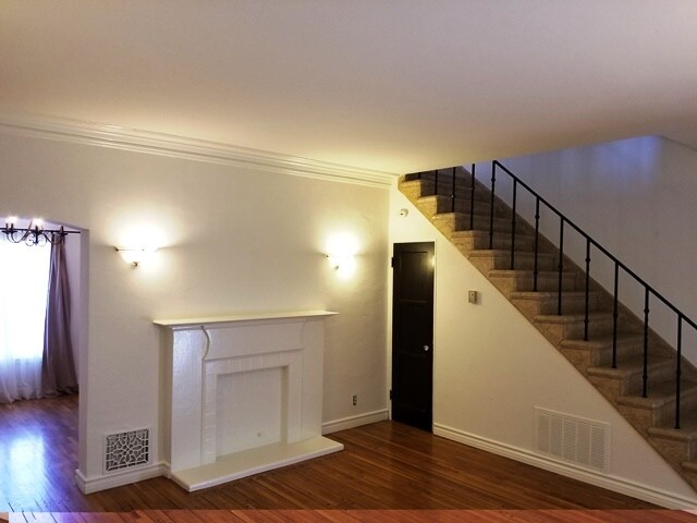 Primary Photo - 223 S Fuller Ave