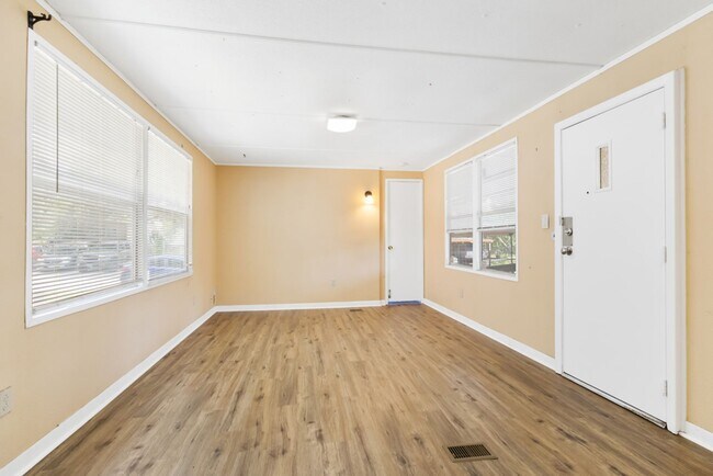 Foto del edificio - 16240 San Pedro Ave