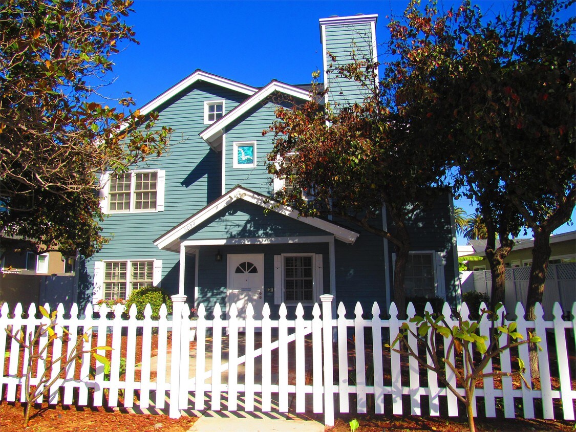 Primary Photo - 5056 Narragansett Ave